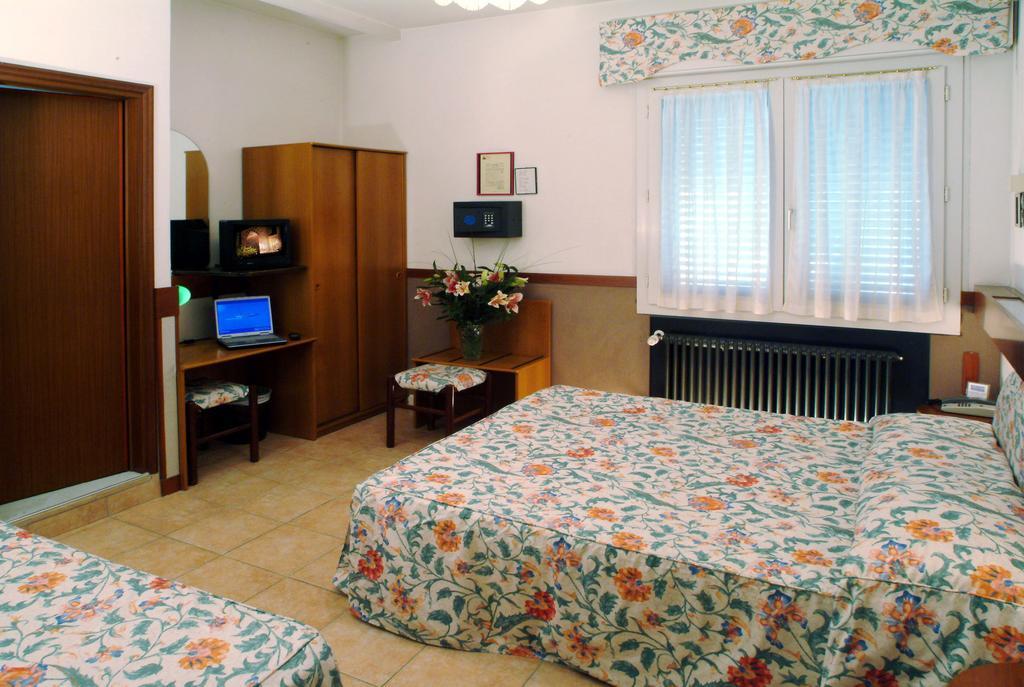 Hotel Roma Marghera Habitación foto